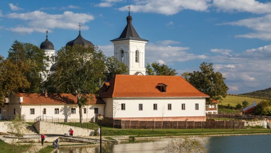 Day trip to Moldova - visit Chisinau and Cricova Winery - Who is this tour best for?