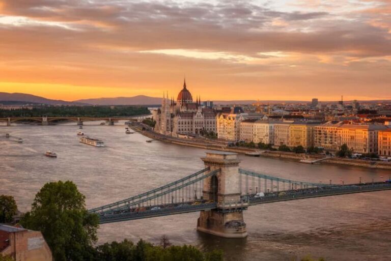 Day trips from Vienna: Bratislava and Budapest with Guide - The Journey Begins: From Vienna to Bratislava