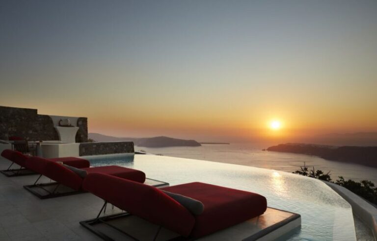 Daybed Relaxation with infinity pool use with caldera views - What the Reviews Say
