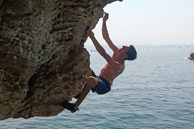 Deep Water Solo and Cliff Jumping Tour in Split - What Is the Deep Water Solo and Cliff Jumping Tour?