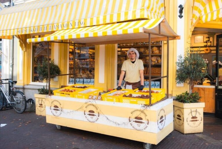 Delft: Christmas Walk with Oliebollen and Glühwein - Who Will Love This Tour?