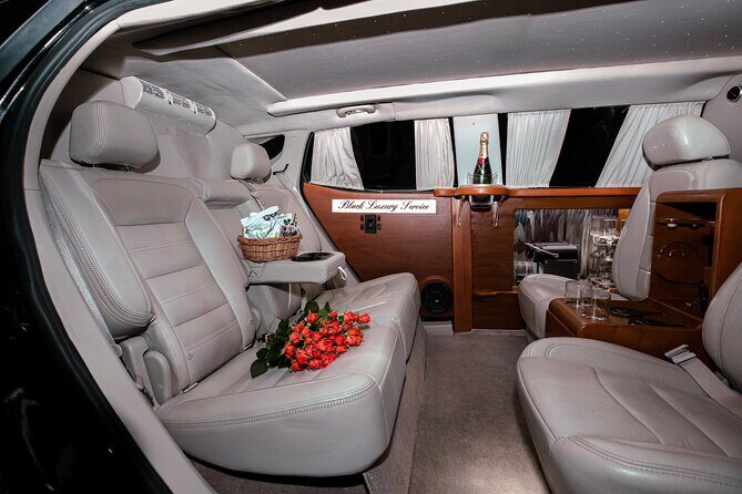 Deluxe GMC Limousine from CUN Airport to Cancun Hotel Zone - Who Is This Service Best For?