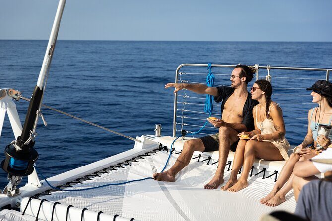 Deluxe Sail & Snorkel to the Captain Cook Monument - FAQs