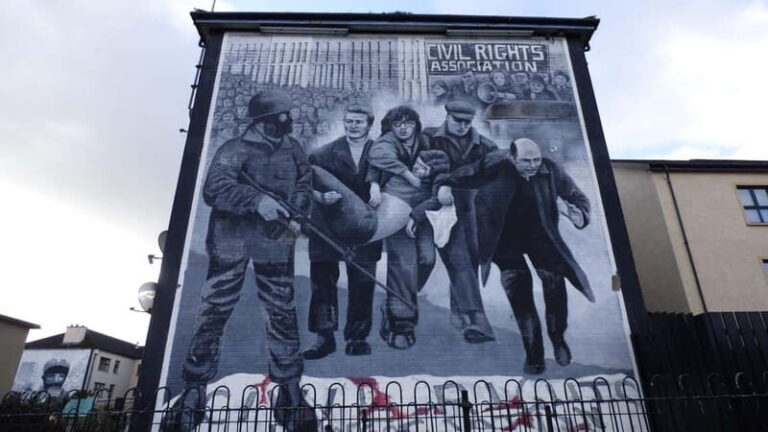 Derry: Bloody Sunday and Bogside Murals Walking Tour - Should You Do It?