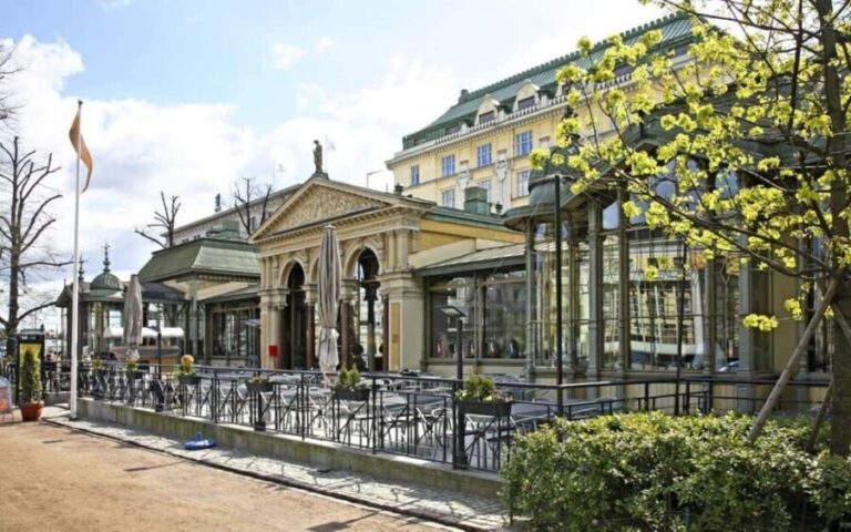 Discover Helsinkis Landmarks on a Private Tour - How the Experience Scores