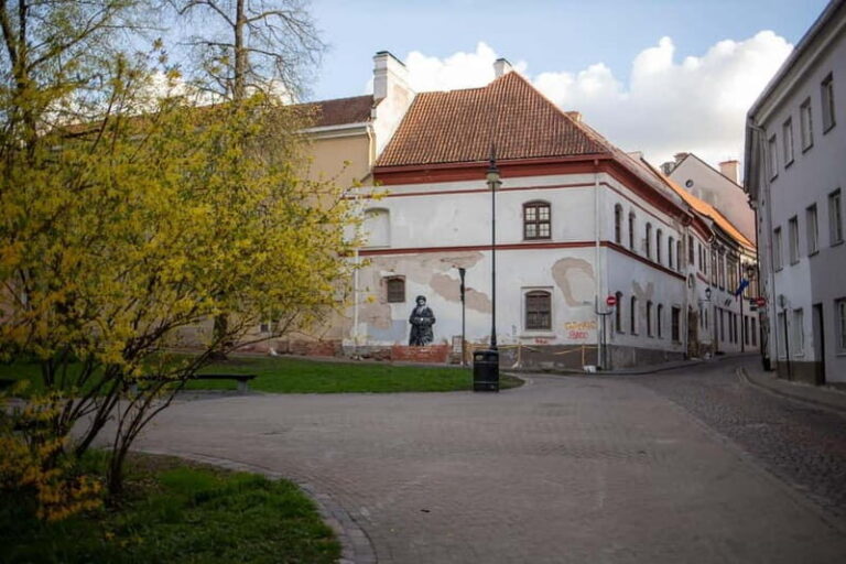 Discover Jewish Vilnius with a Local - Walking through the Ghetto and Beyond