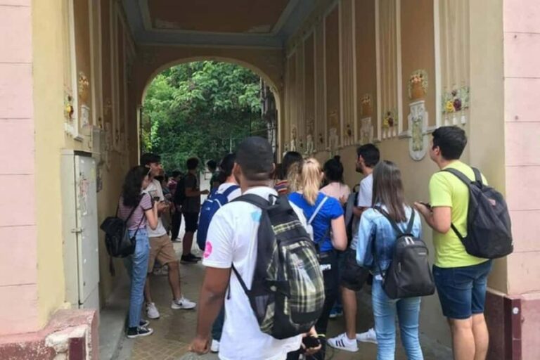 Discover Oradea - Walking Tour with Local Food Tasting - Who Should Consider This Tour?