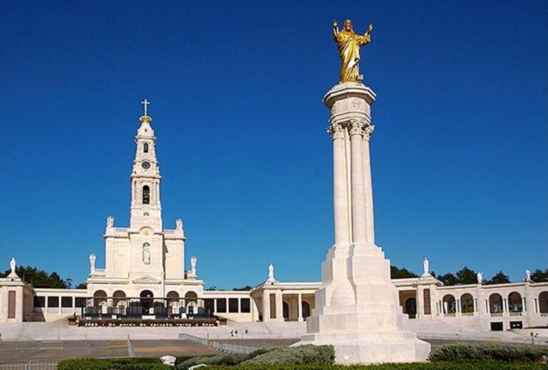 Discover the allure of Porto / Lisbon on private luxury tour - Who should consider this tour?