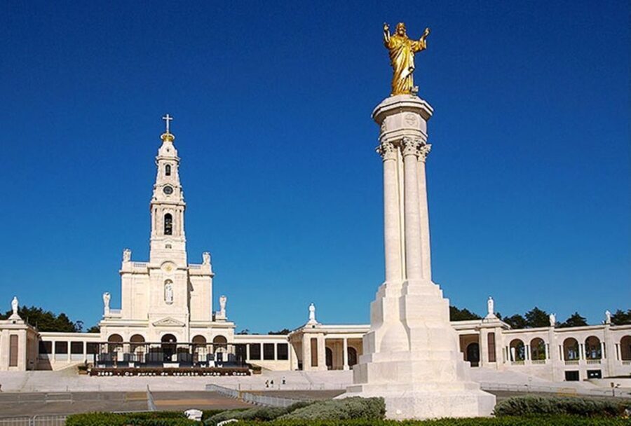 Discover the allure of Porto / Lisbon on private luxury tour - Who should consider this tour?