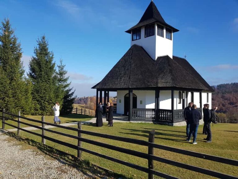 Discover Transylvania: Bran Castle & BV Day Trip from Sibiu - Touring Bran Castle