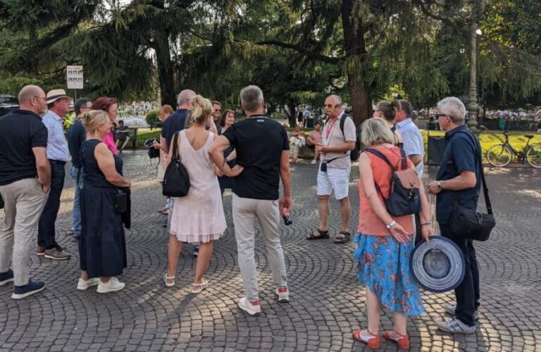 Discover Verona: City Highlights Guided Walking Tour - The Experience and Group Dynamics