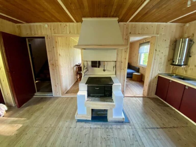 Dog sled tour with overnight stay in central Sweden/Härjedalen - Exploring the Experience: What You Can Expect