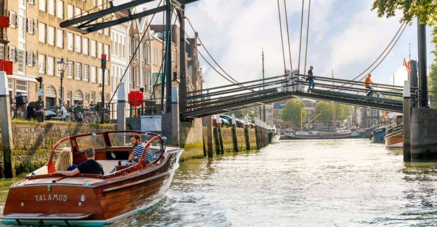 Dordrecht: City Walking Tour with Boat Ride - What the Tour Gets Right
