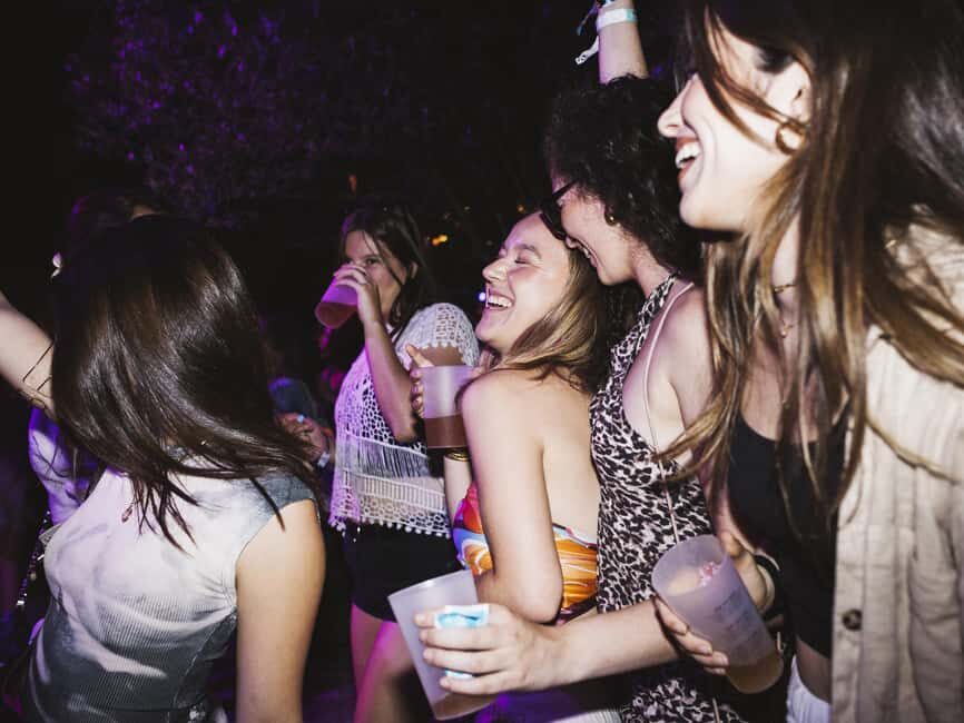 Dresden: Bachelorette Bar & Club Tour  Champagne, Shots & Party - The Honest Pros and Cons