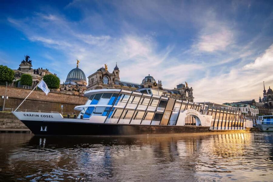 Dresden: Christmas Lunch - festive river cruise - The Scenic Route: Old Town to Pillnitz Castle and Back