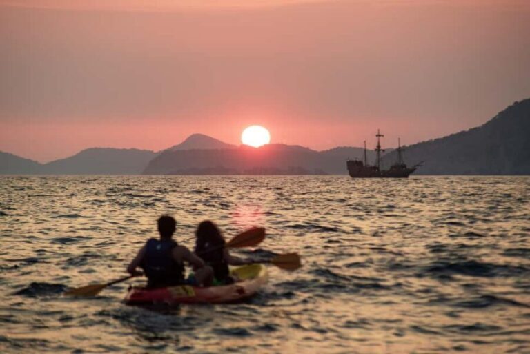 Dubrovnik: Sunset Kayaking and Snorkeling Tour - The Experience Guides and Group Dynamics