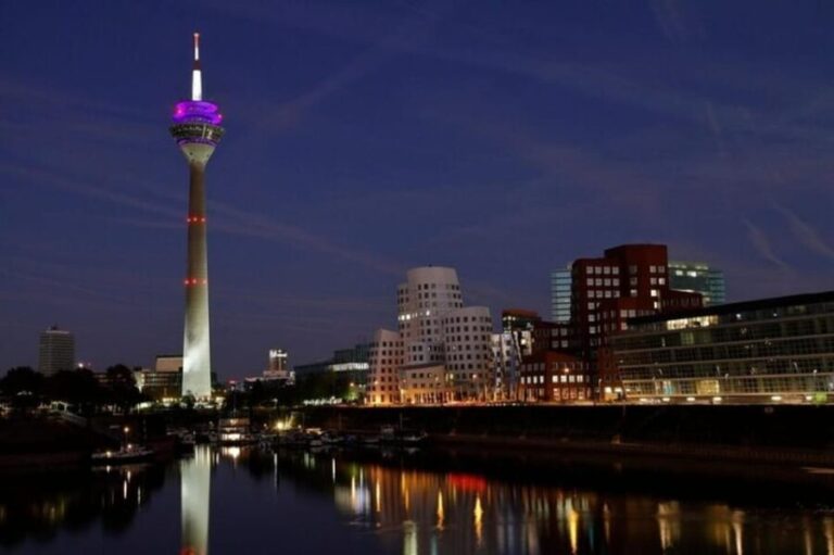 Dusseldorf : Highlights Walking tour with A Guide - The Itinerary in Depth