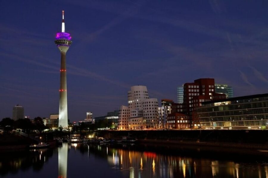 Dusseldorf : Highlights Walking tour with A Guide - The Itinerary in Depth