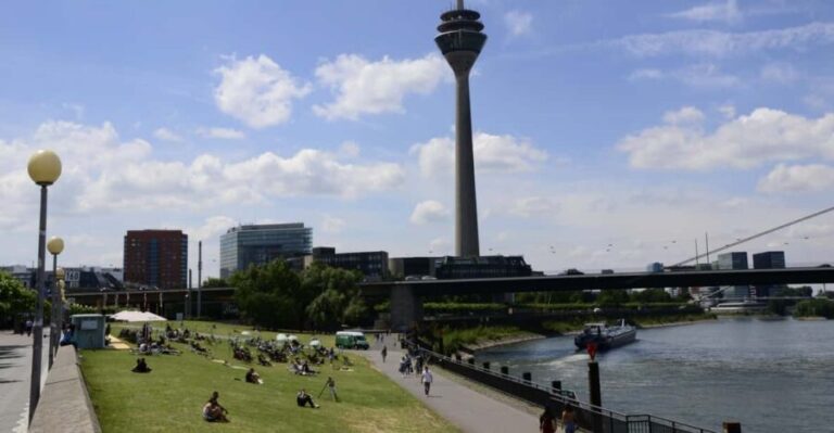 Düsseldorf: Old town and banks of Rhine - heart and lifeline - The Value of a Private Guided Experience