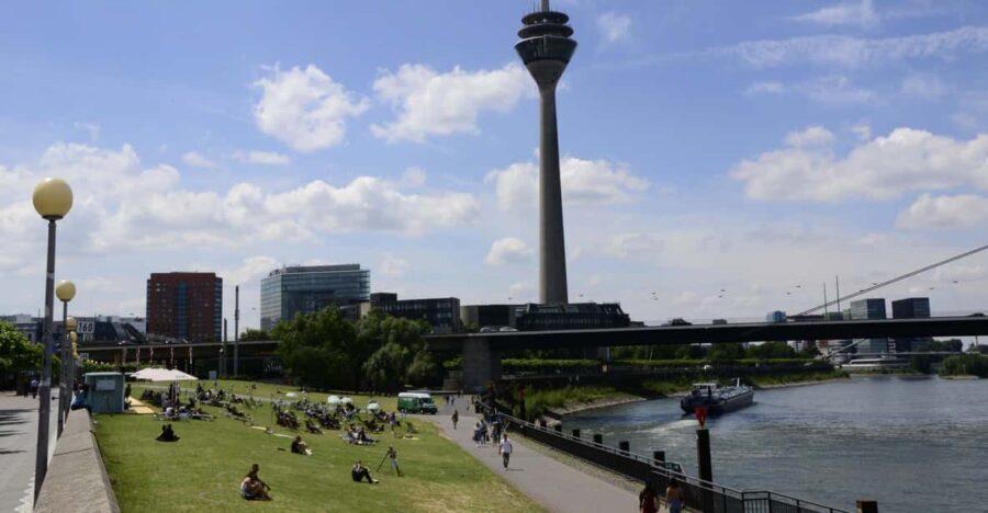 Düsseldorf: Old town and banks of Rhine - heart and lifeline - The Value of a Private Guided Experience