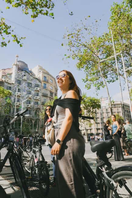 E-Bike Experience: Gaudí, Gardens & City Vibes - Detailed Breakdown of the Itinerary