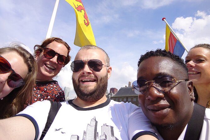 e-Scavenger Hunt London: Explore the City at Your Own Pace - The Experiences Strengths and Limitations