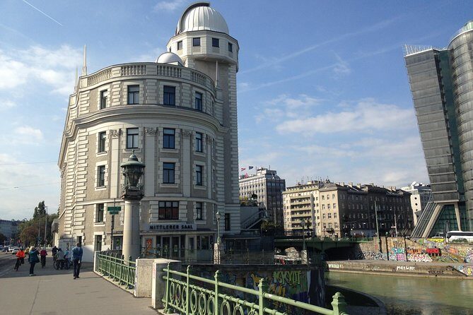 eBike for explorer Vienna 60min with Guide - ride the bike for the whole day - Real Traveler Experiences