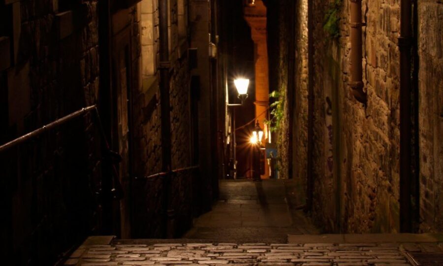Edinburgh: 2-Hour Ghost Tour in Italian - The Experience from Past Travelers