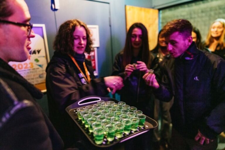 Edinburgh: 7 Bar Pub Crawl with 7 Shots & Discounts - Who Is This Tour Best For?