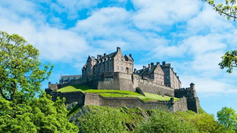 Edinburgh and Outlander by Rail from London 3-Day Tour - The Journey Begins: From London to Edinburgh