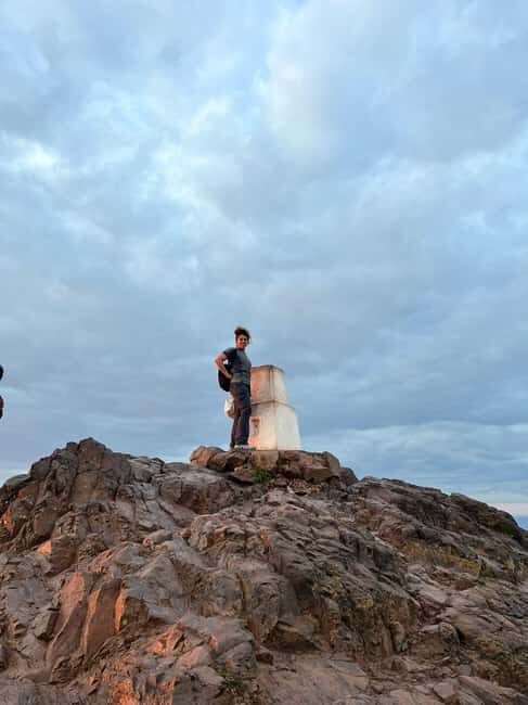 Edinburgh: Arthur's Seat Hiking Tour with Local Guide - Exploring the Surroundings: Ruins and Wells