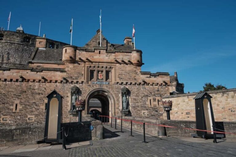 Edinburgh: Castle Guided Tour & Holyrood Palace Ticket - What We Like and What to Consider