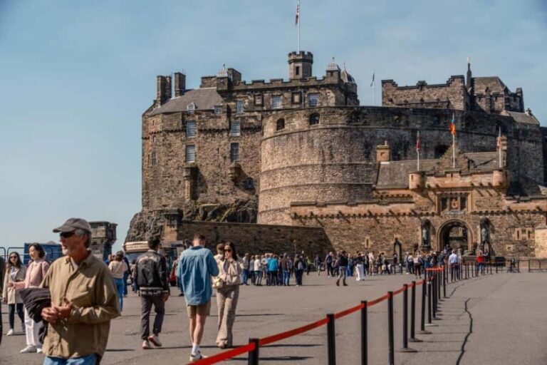 Edinburgh Castle Tickets & Tour - Scottish Guide In a Kilt - The Experience of the Guide
