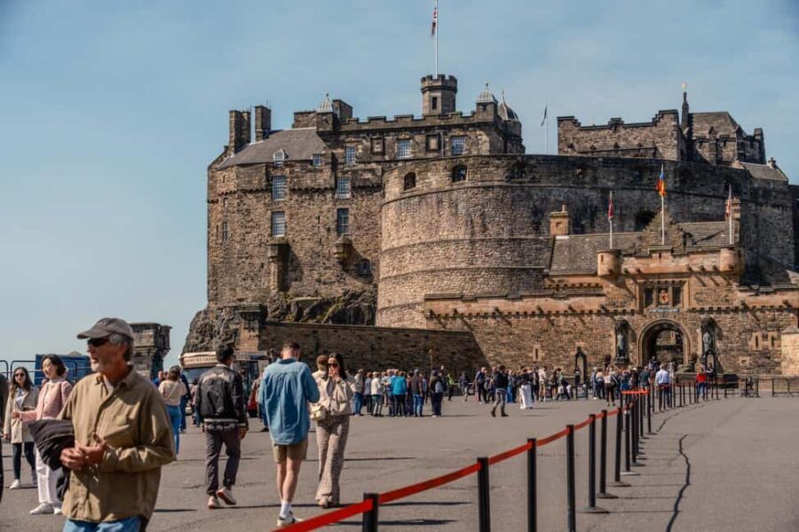 Edinburgh Castle Tickets & Tour - Scottish Guide In a Kilt - The Experience of the Guide