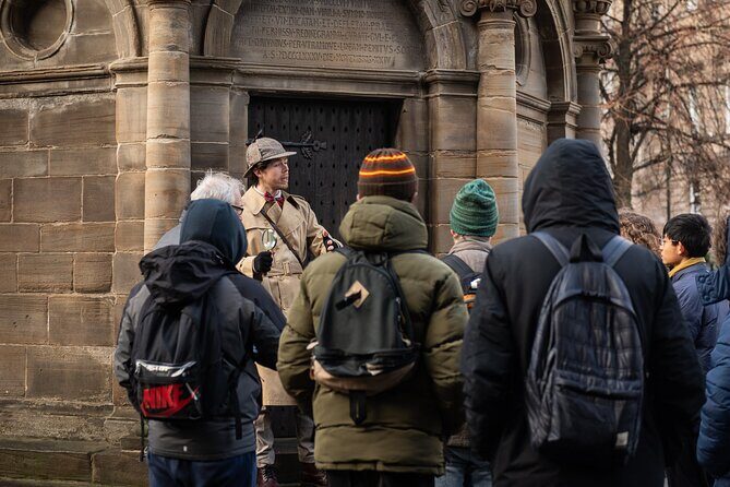 Edinburgh Historical Gems Tour & A Taste of Scottish Fudge - The Guide & Atmosphere