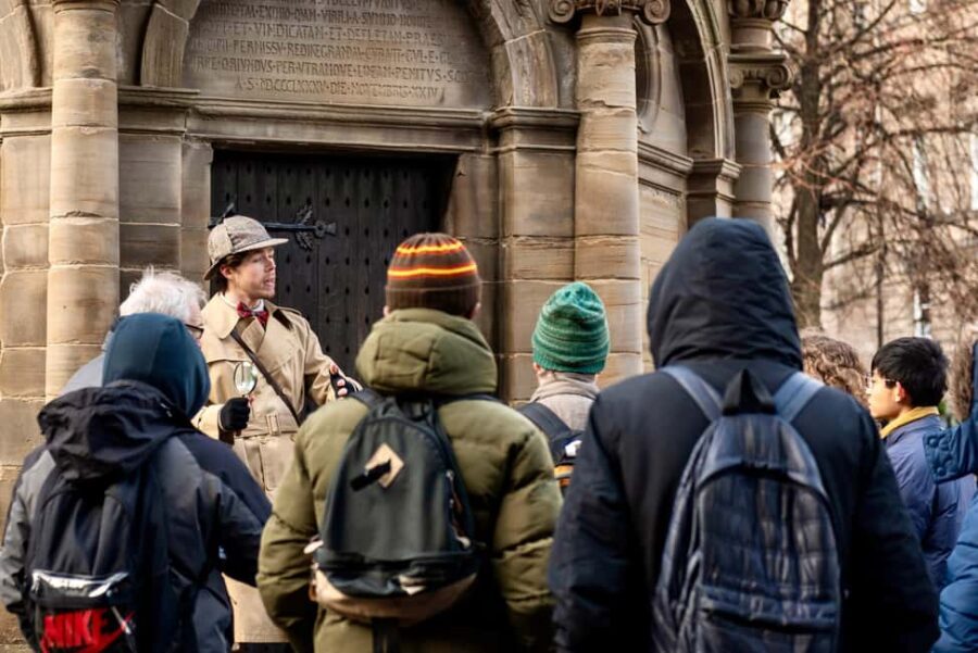 Edinburgh: Historical Gems Tour with Whisky & Local Flavours - Authenticity and Highlights from Reviews