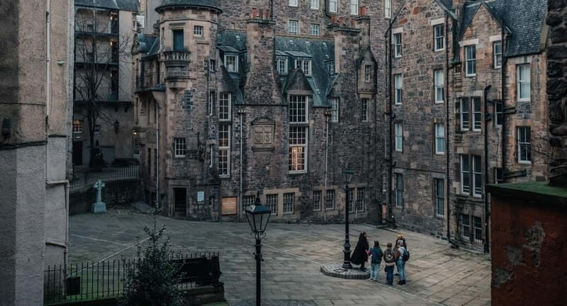 Edinburgh: Multi-Sensory Old Town Ghost Tour Experience - Exploring Edinburgh’s Old Town (30 mins)
