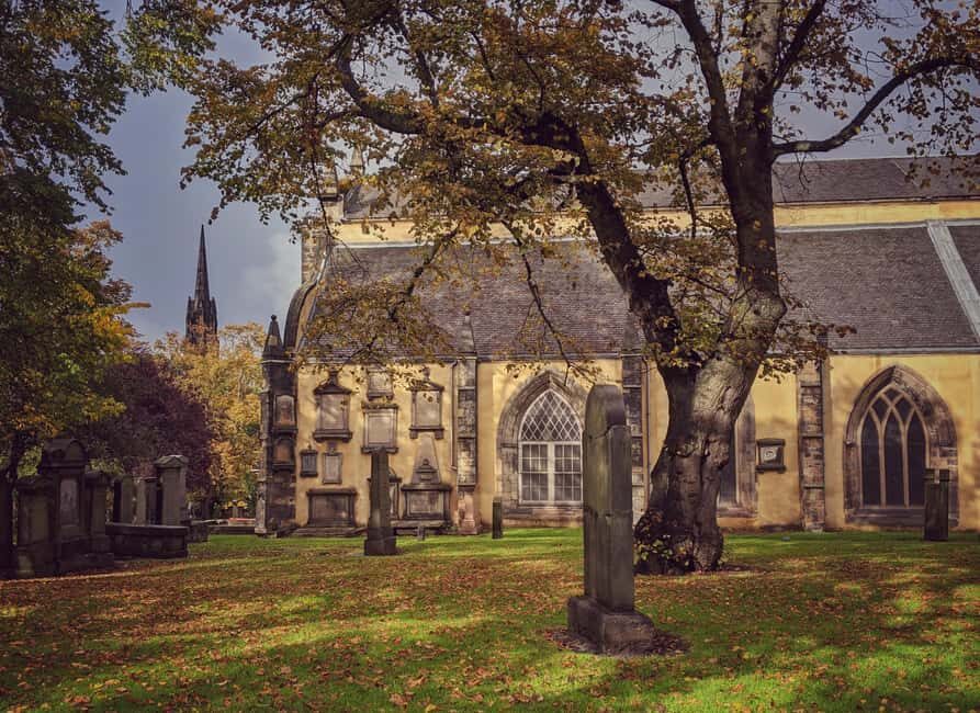 Edinburgh: Old Town Guided Tour with Published Historian - What Major Landmarks Will You See?