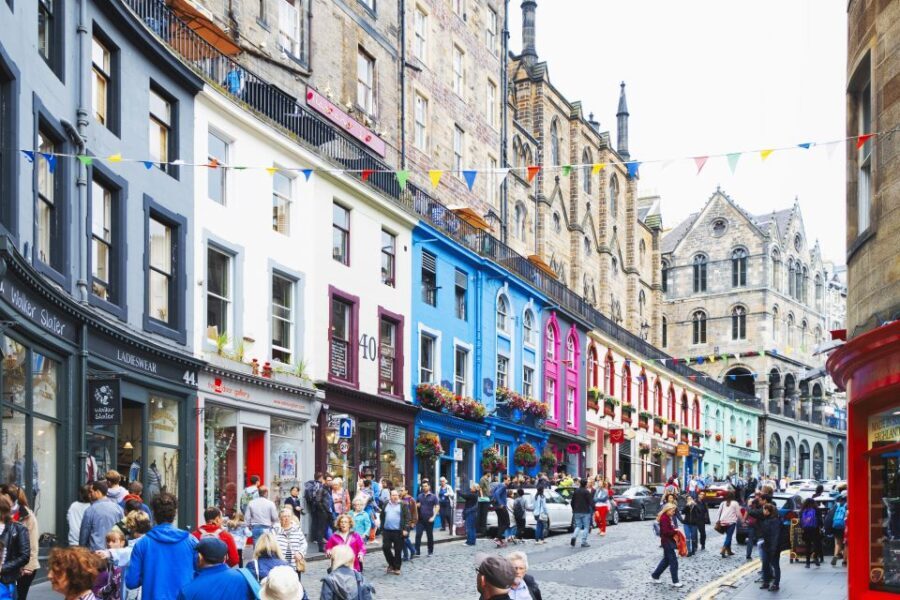Edinburgh Old Town: Professional Photoshoot & Edited Photos - The Real Experience: Pros and Cons