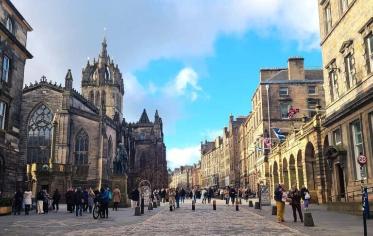 Edinburgh: private guided tour in French with Clémentine - Why Travelers Rave About Clémentine’s Tour