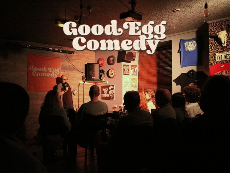 Edinburgh: Scottish Comedy Night at an Old Town Cocktail Bar - The Experience of Watching Live Comedy