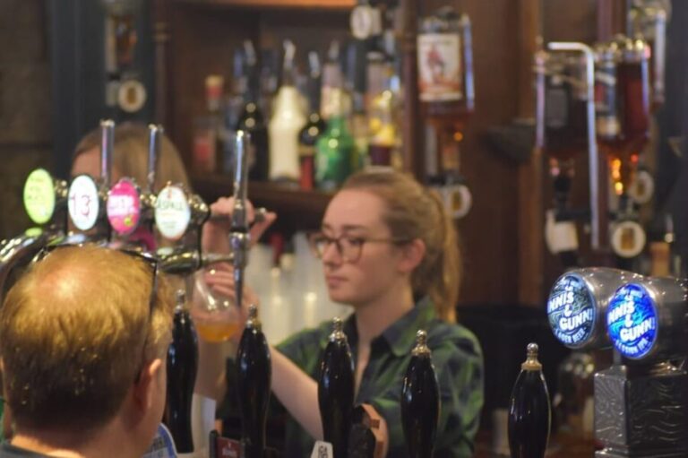 Edinburgh: Stand Up Comedy Show - Who Will Love This Experience?