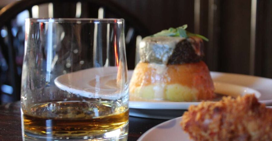 Edinburgh: Tolbooth Tavern Haggis Taster & Whisky Sampling - The Venue: The Tolbooth Tavern
