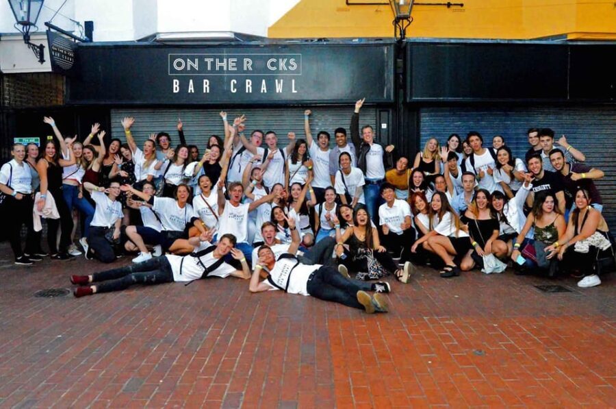 Edinburgh's Best Bar Crawl: Free Shots, Discounts, Photos - Is It Worth the Price?