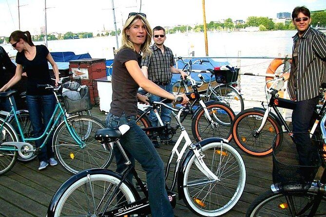 ENGLISH GUIDED BIKE TOUR HAMBURG - Alsterlake District (min.4) - Summary