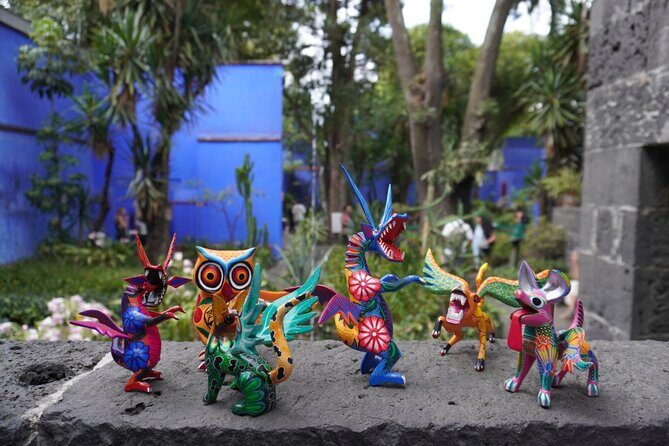 Entrance to Frida Kahlo Museum with Written Guide - The Digital Guide and Its Role