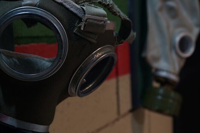 Escape Room in Guadalajara: Save the World in a Bunker - The Guides Make All the Difference