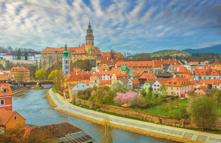 eský Krumlov Family Tour: A Private Walk Through History - Why This Tour Works