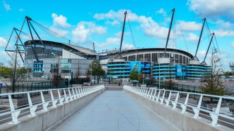 Etihad Stadium: Manchester City FC Tour by Rail From London - Exploring the Etihad Stadium