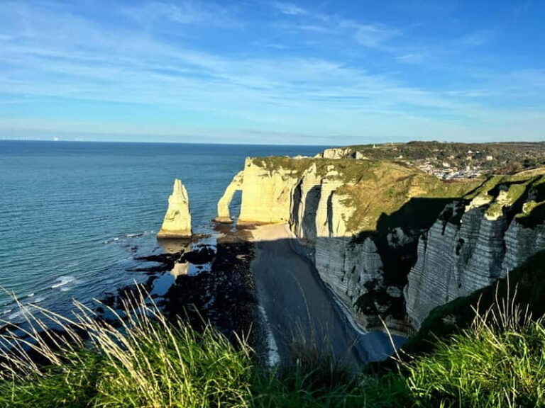 Étretat: Explore the mythical cliffs of Étretat! - The Value of the Tour